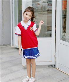 夏季女中小學(xué)生服裝遠(yuǎn)照（紅）