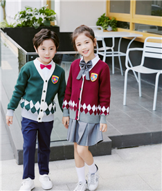 冬季中小學(xué)生禮服遠(yuǎn)照（紅綠）